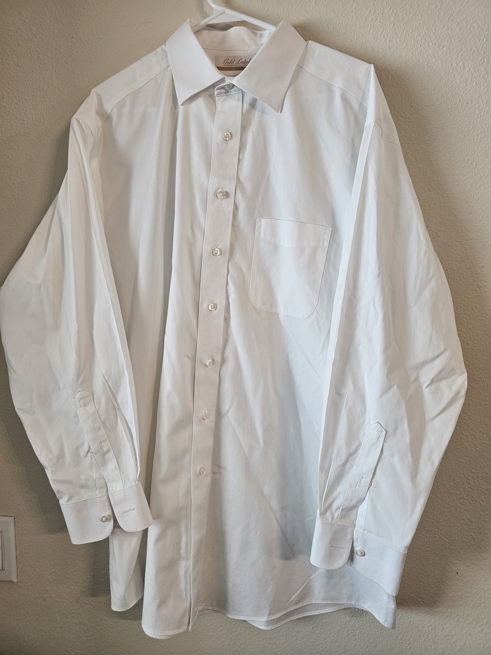 Roundtree & Yorke Gold Label Men's White Dress Shirt with Chest Pocket